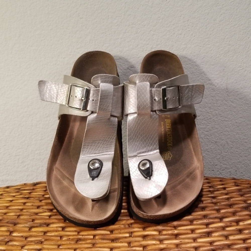 Birkenstock Gizeh metallic silver shoes